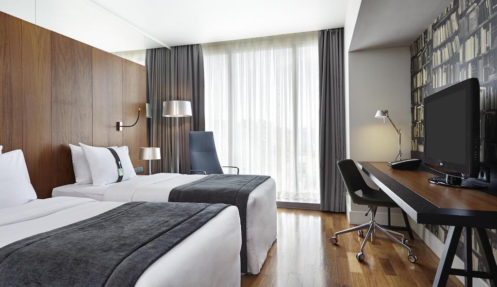 Holiday Inn - Tbilisi By Ihg Exterior foto