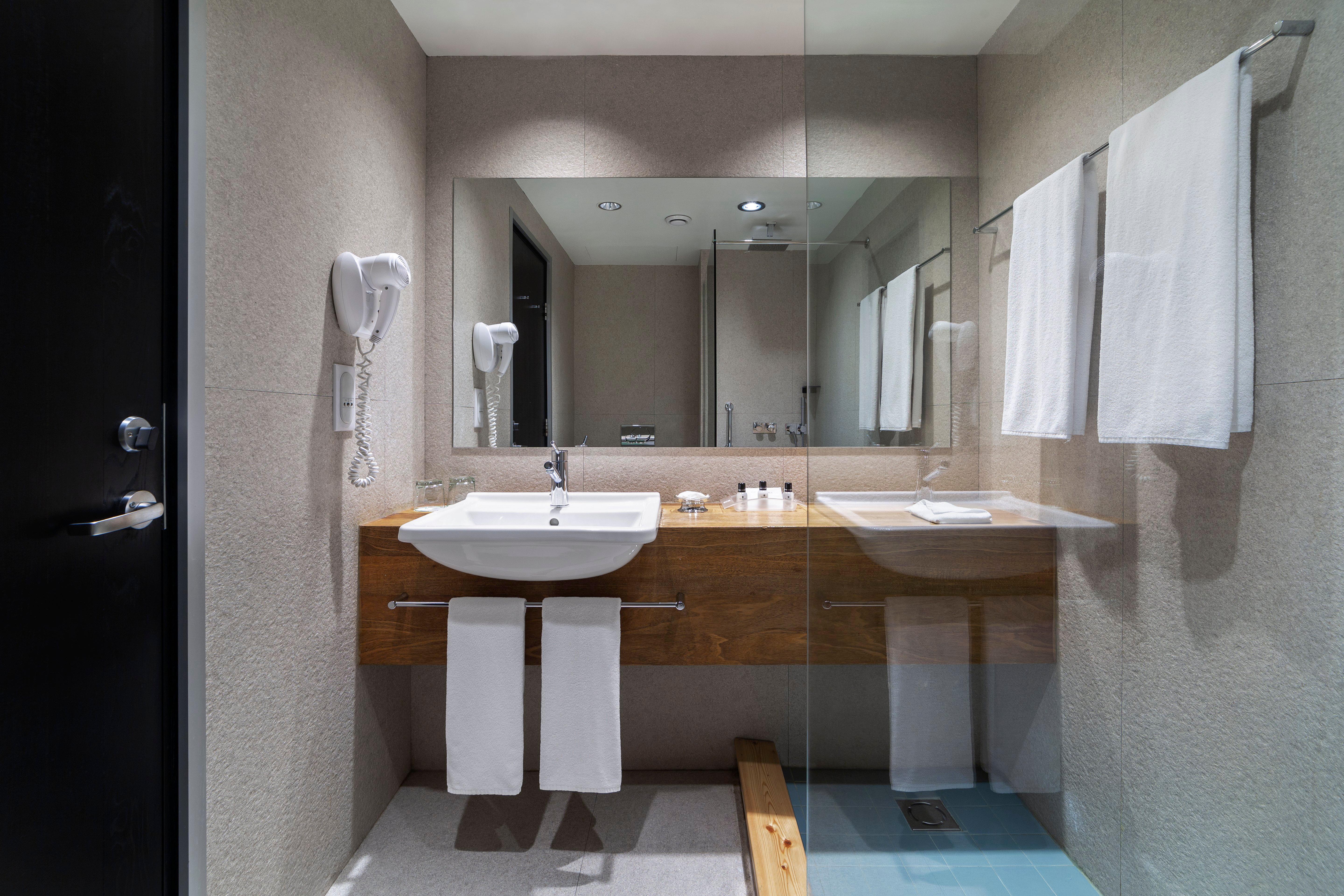 Holiday Inn - Tbilisi By Ihg Exterior foto